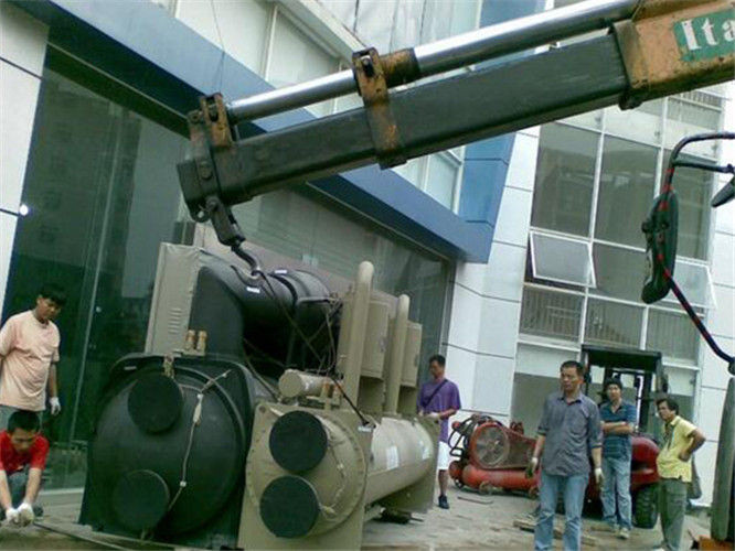 日土县随车吊和汽车吊的核心区别是什么？哪种更省钱？